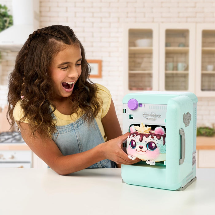 Cookeez Makery Freezy Cakez. Mix & Decorate Your Plush Best Friend!