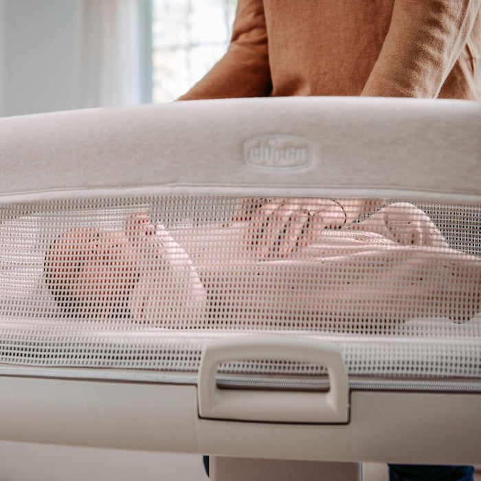 Chicco Close to You Bedside Bassinet - Oat