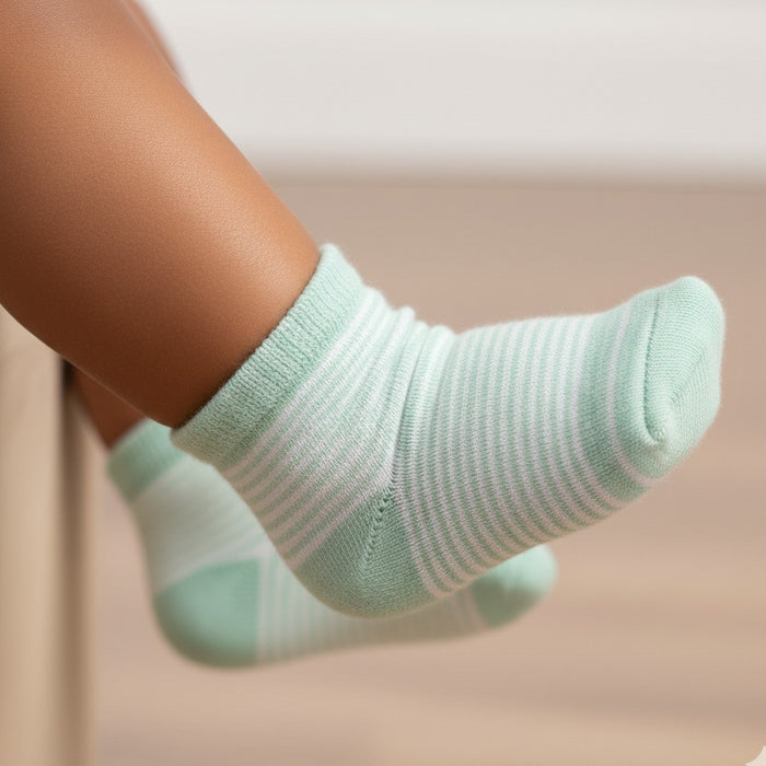 Gerber 2-Pack Baby Neutral Star Wiggle-Proof Socks 6-9 Months (585155 N01 NB4 6-9M) - Preggy Plus